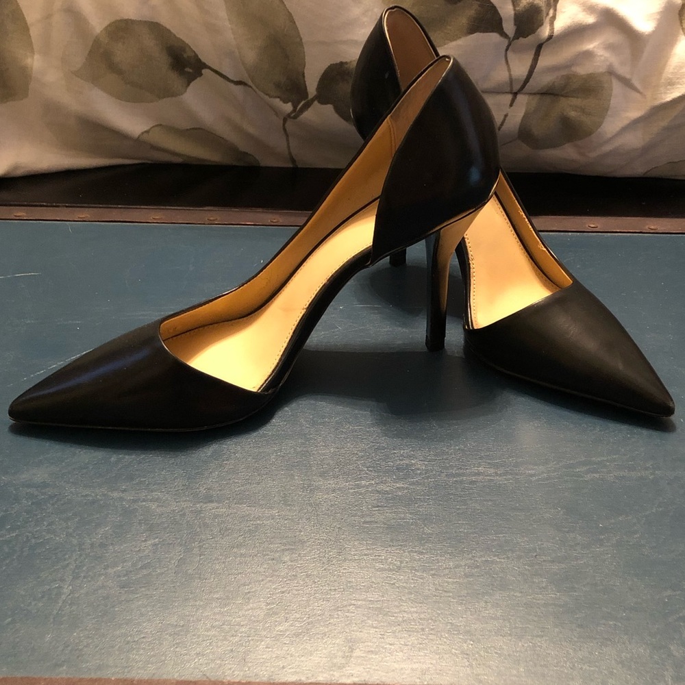 Black leather Michael Kors closed toe heels